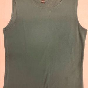 Kasper silk top in hunter green.
